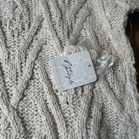 NWT Free People Cable Knit Sweater in Tea Cream Beige – Women’s Large - Picture 4 of 7